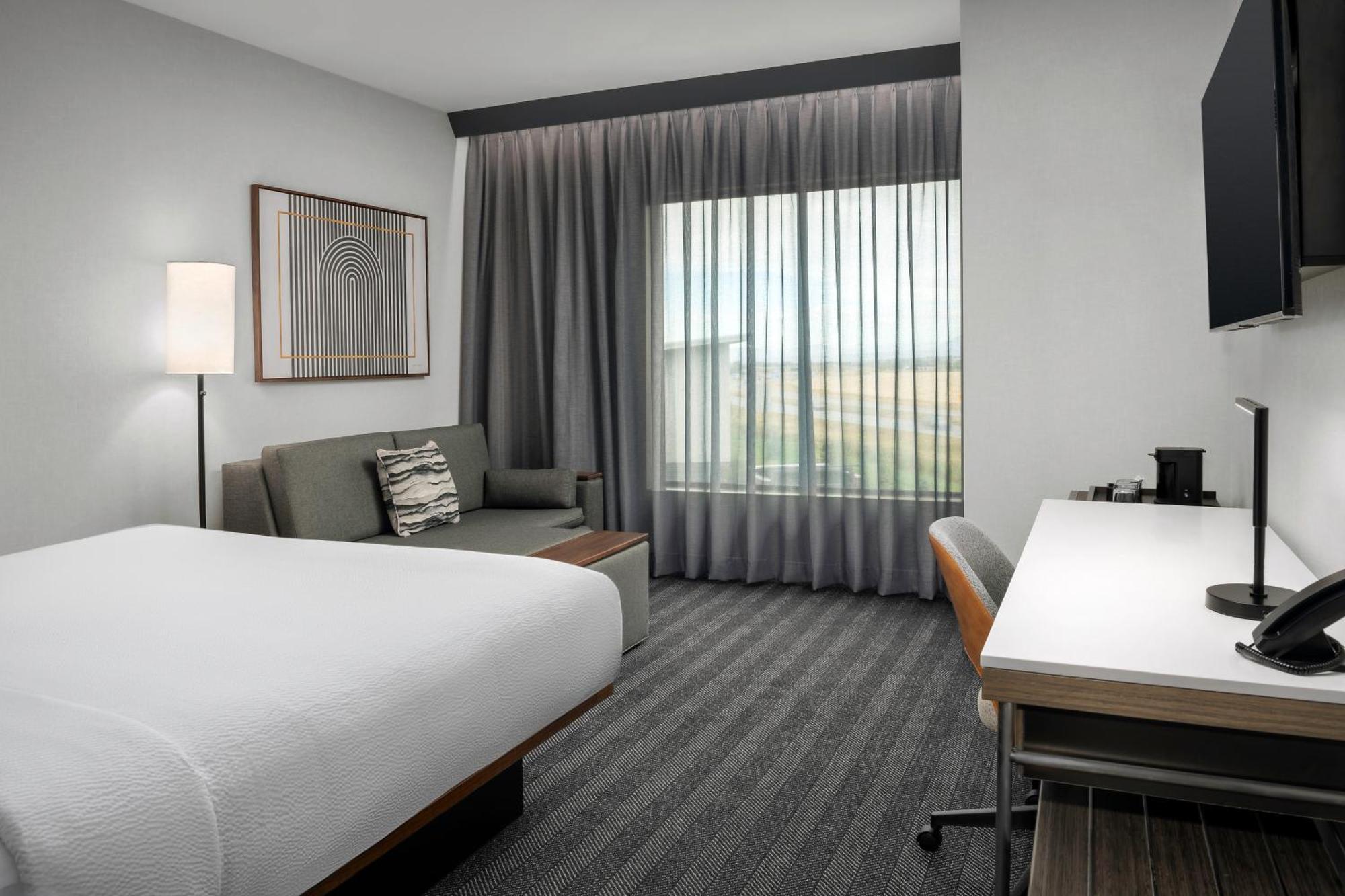 Courtyard By Marriott Hotel 3*
