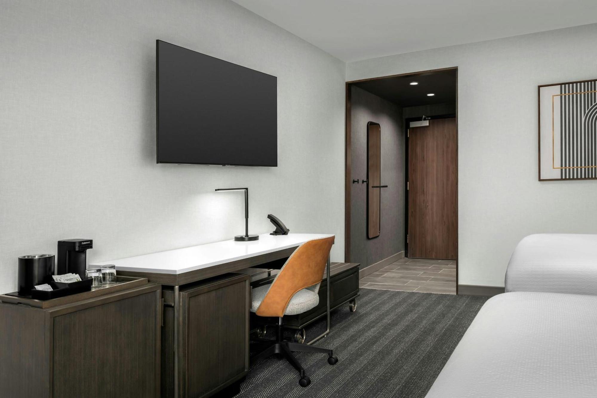 Courtyard By Marriott Hotel