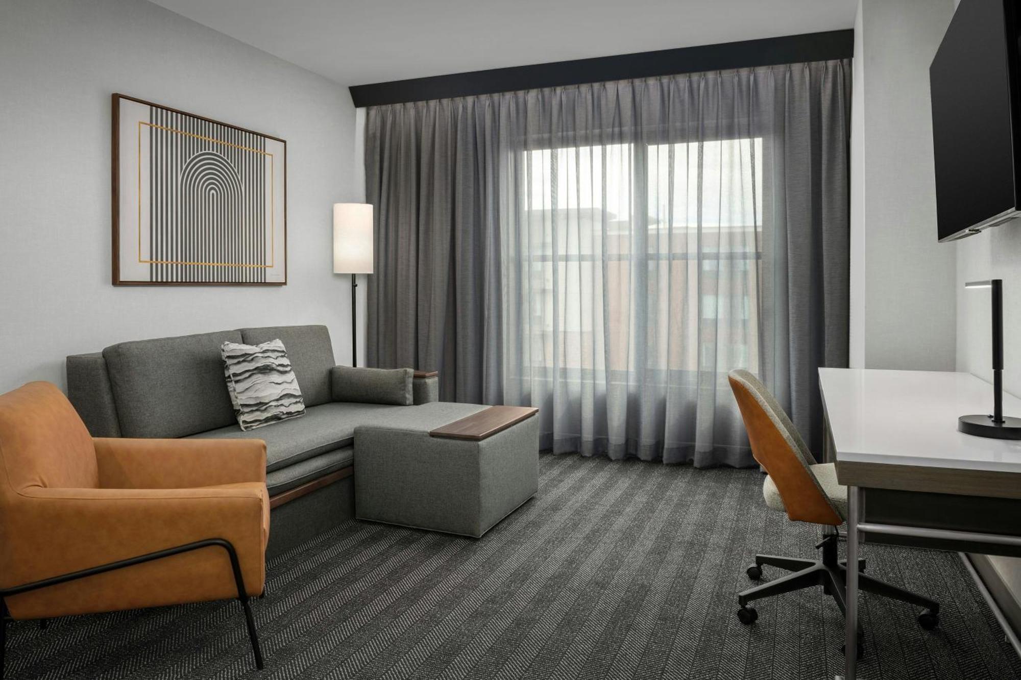 Courtyard By Marriott Hotel