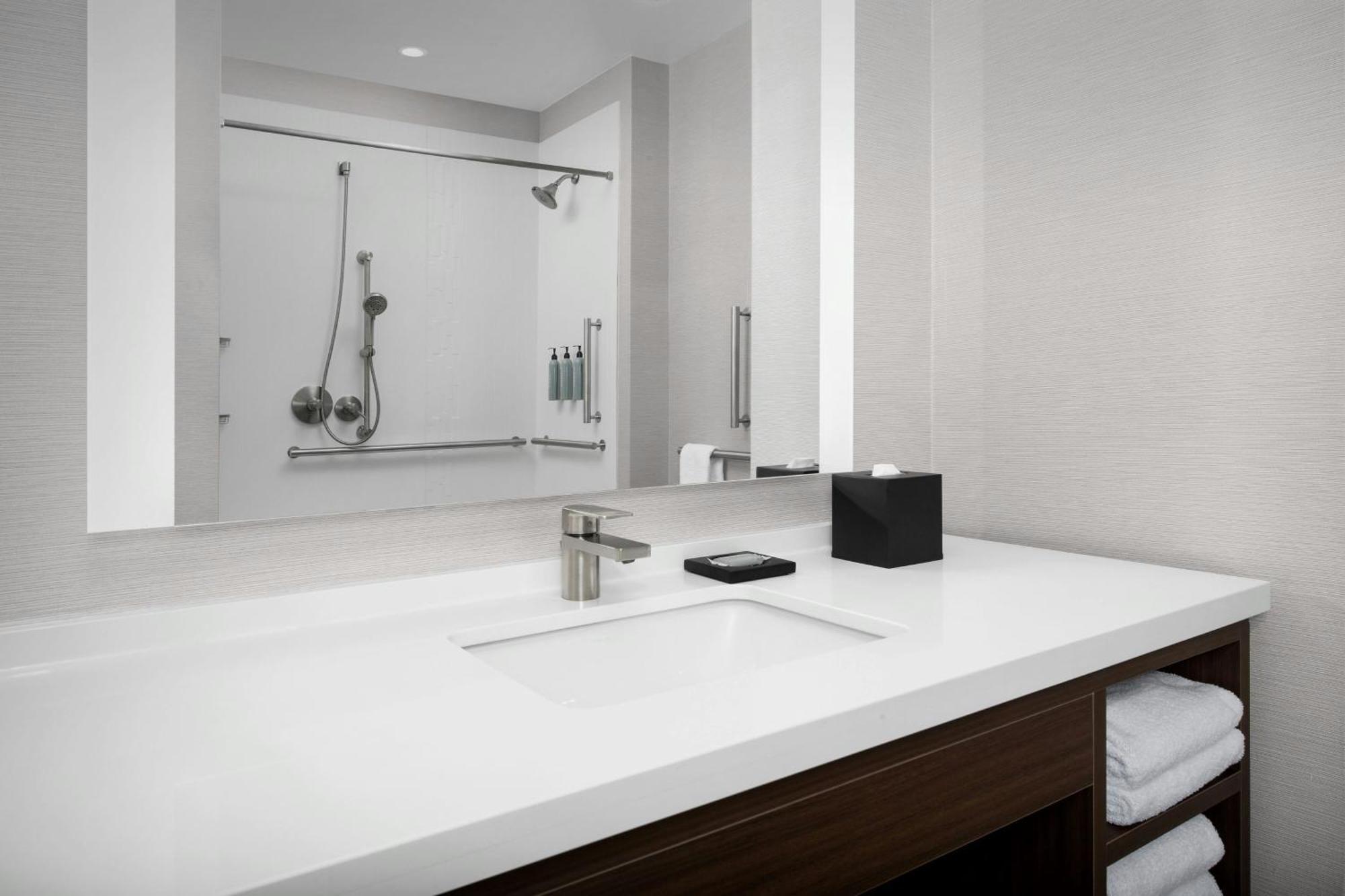 Courtyard By Marriott Hotel 3*